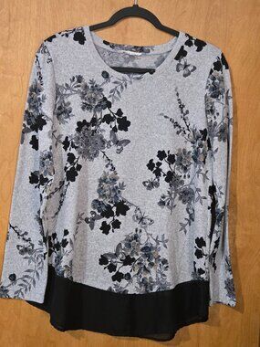 Maurices Floral Chiffon Bottom Blouse Long sleeve Size Medium Gray Floral